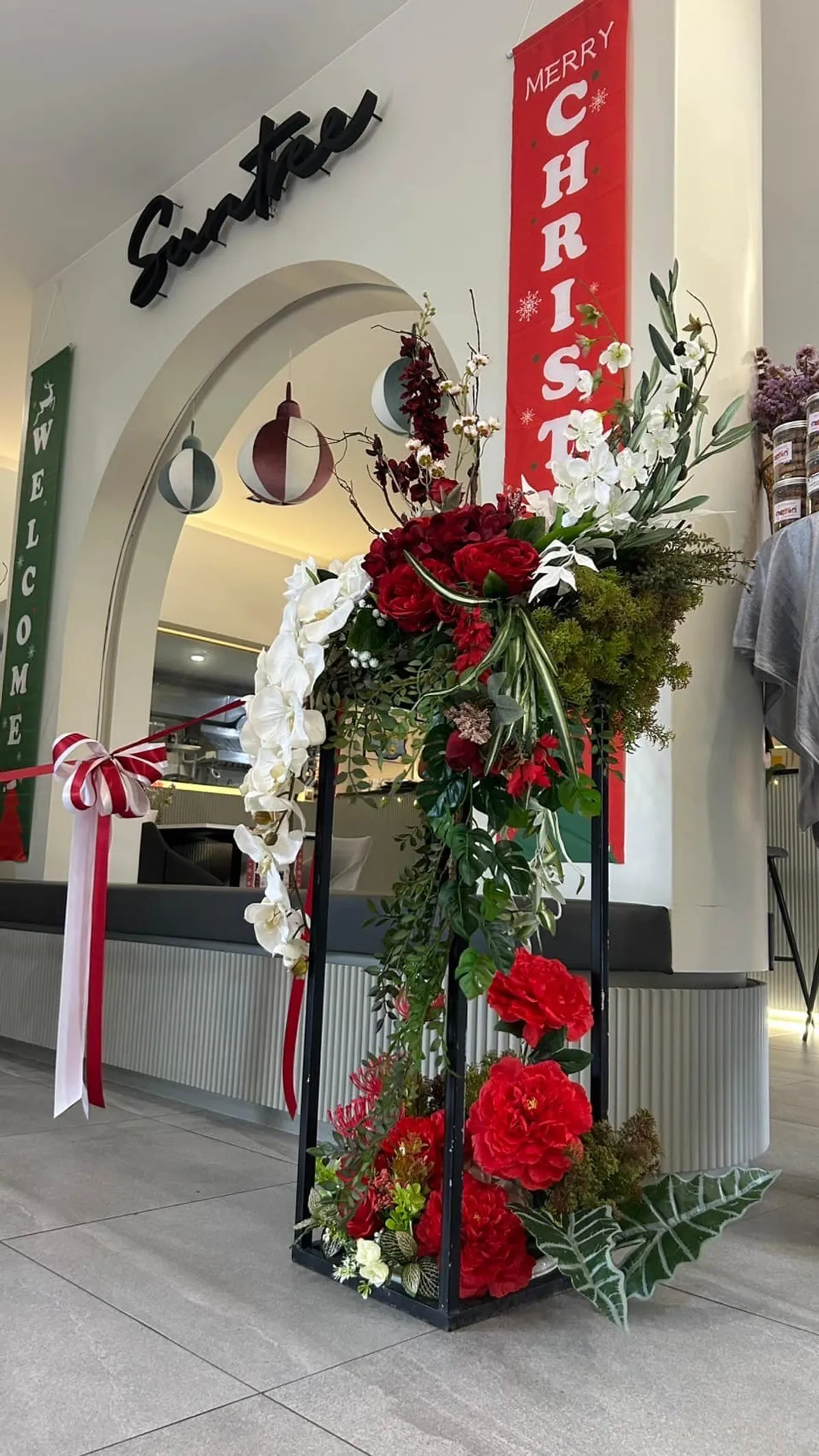 บริการจัดดอกไม้งานอีเวนต์ ตกแต่งสถานที่ และงานเปิดตัวสินค้า โดยร้านดอกไม้หาดใหญ่ Honeybee Flower