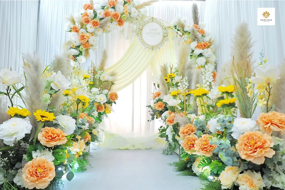 รับจัดดอกไม้งานแต่งงาน ซุ้มดอกไม้ และตกแต่งสถานที่ โดยร้านดอกไม้หาดใหญ่ Honeybee Flower